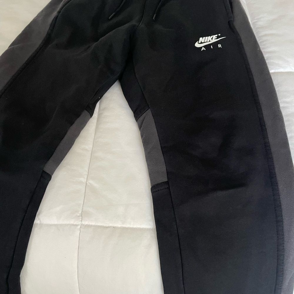 Nike Men's Black and Gray Joggers